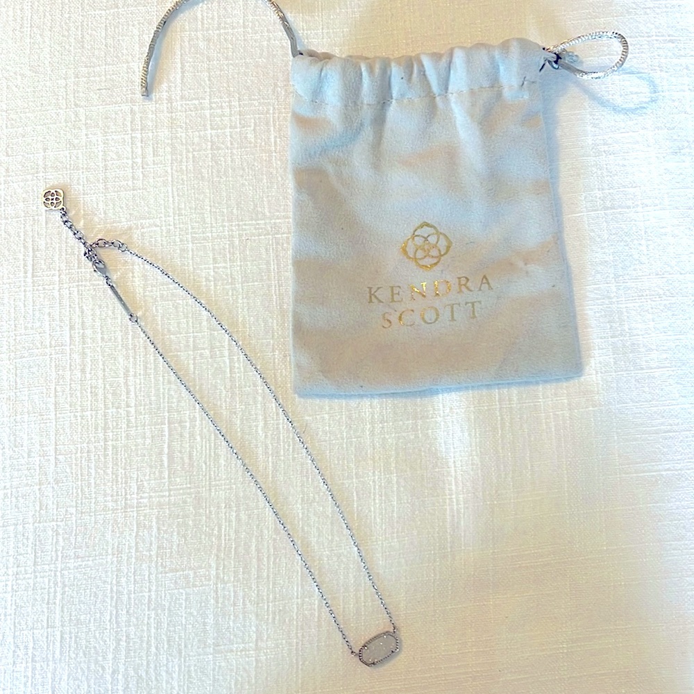 Kendra Scott necklace